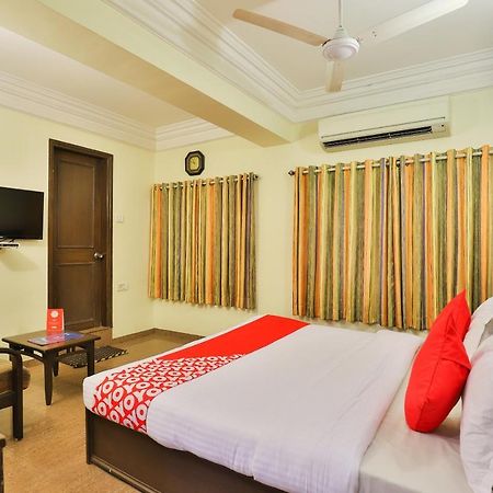 Oyo 17117 Hotel Rainbow Vadodara Kültér fotó