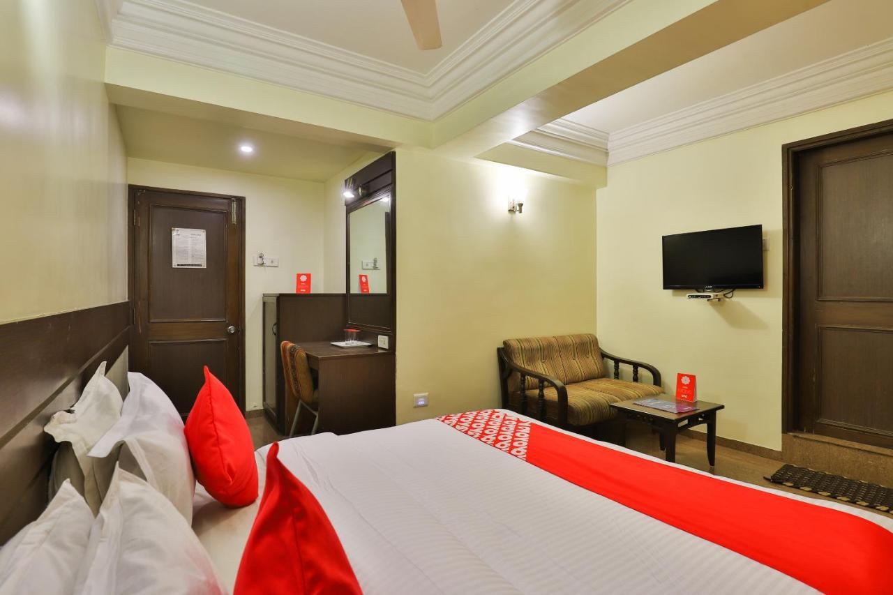 Oyo 17117 Hotel Rainbow Vadodara Kültér fotó