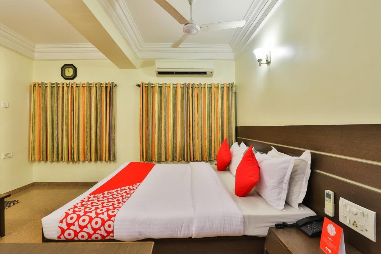 Oyo 17117 Hotel Rainbow Vadodara Kültér fotó