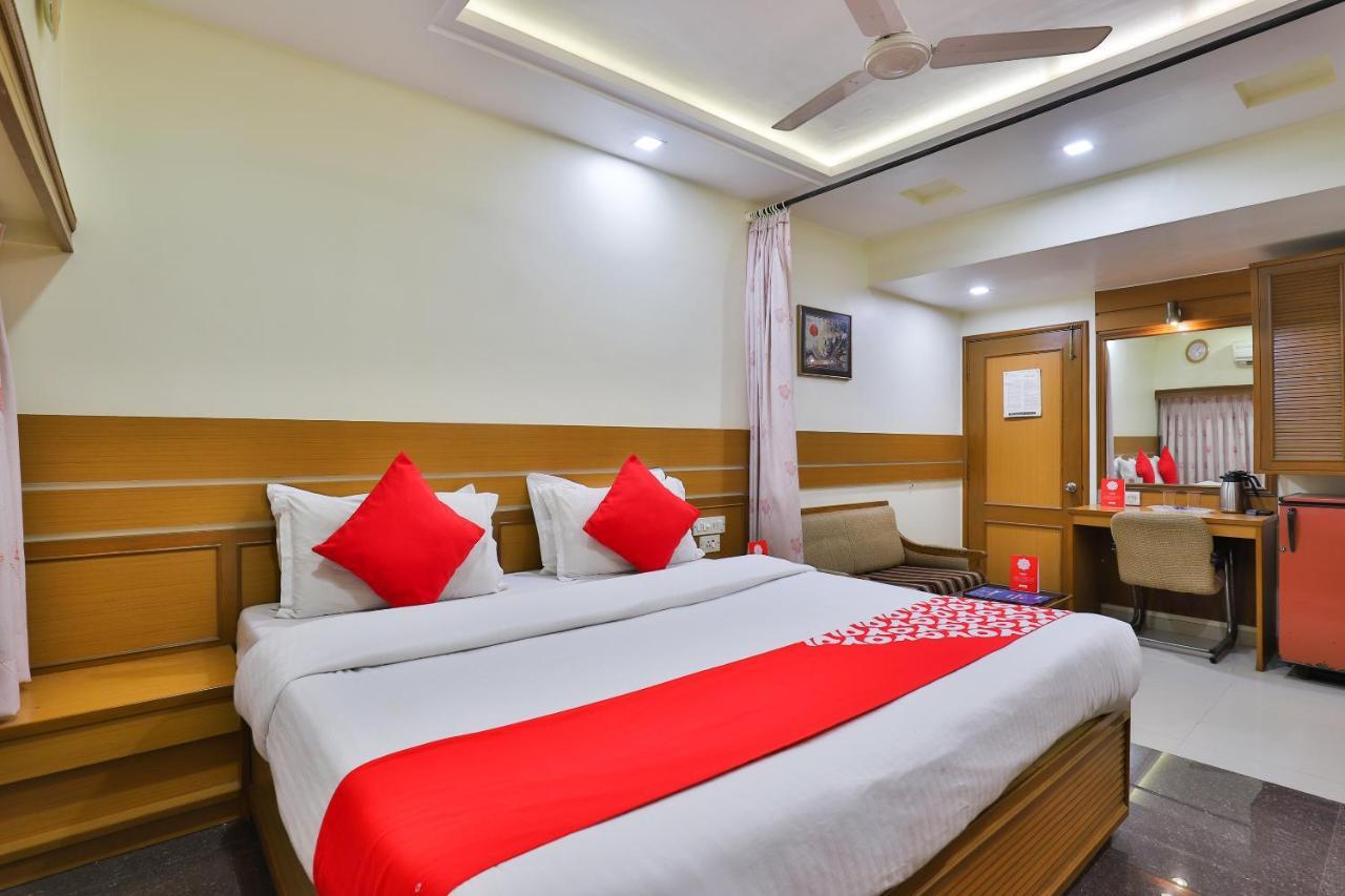 Oyo 17117 Hotel Rainbow Vadodara Kültér fotó