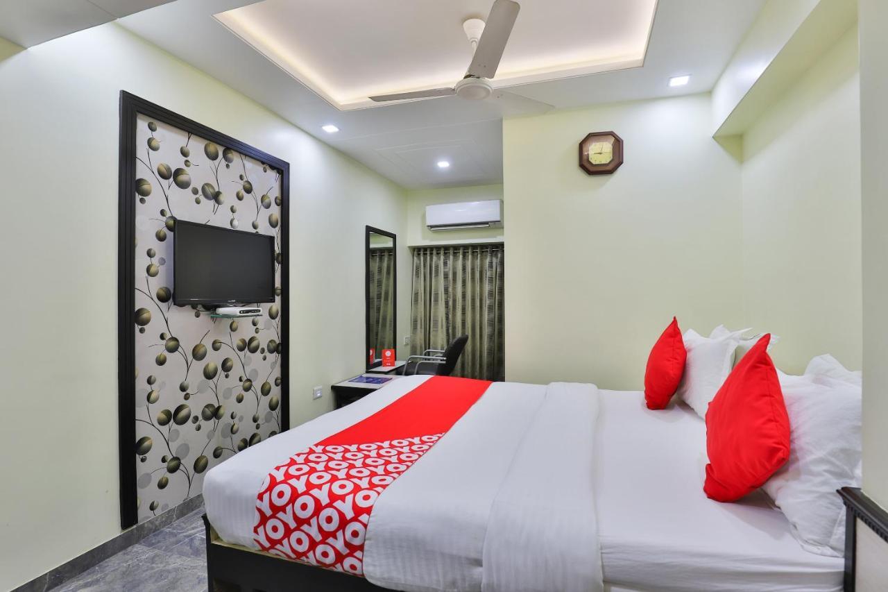 Oyo 17117 Hotel Rainbow Vadodara Kültér fotó