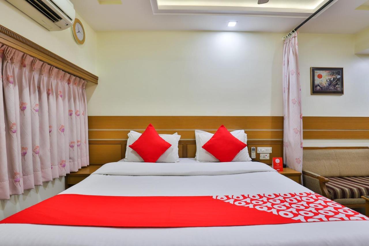 Oyo 17117 Hotel Rainbow Vadodara Kültér fotó
