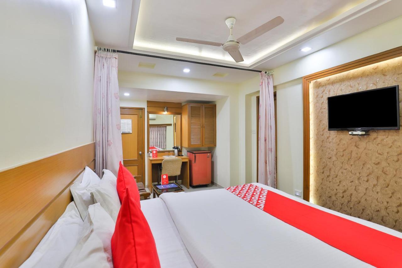 Oyo 17117 Hotel Rainbow Vadodara Kültér fotó