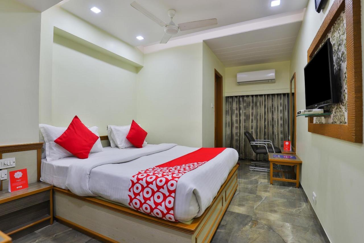 Oyo 17117 Hotel Rainbow Vadodara Kültér fotó