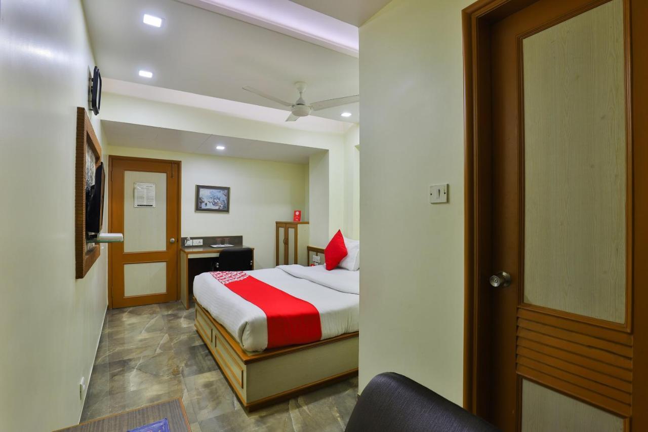 Oyo 17117 Hotel Rainbow Vadodara Kültér fotó