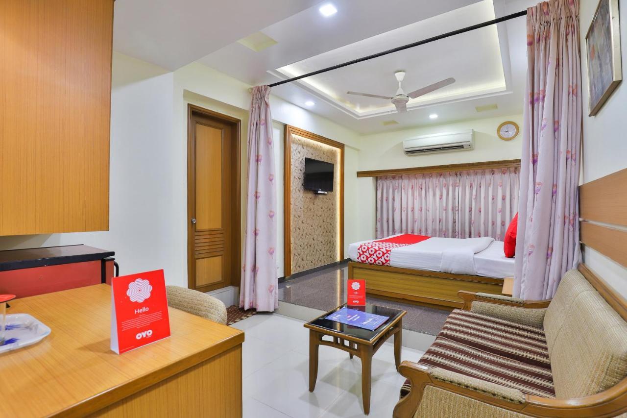 Oyo 17117 Hotel Rainbow Vadodara Kültér fotó
