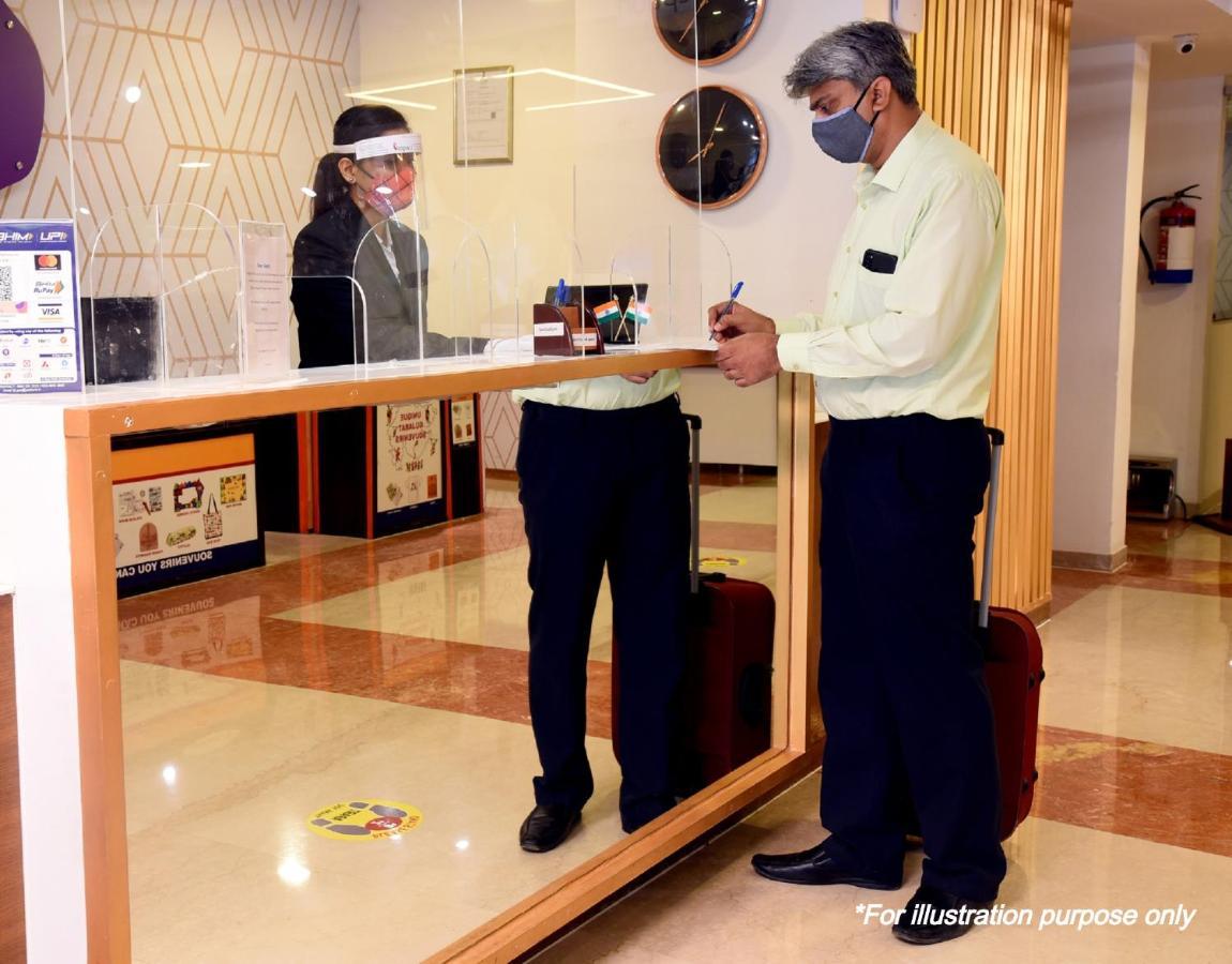 Oyo 17117 Hotel Rainbow Vadodara Kültér fotó